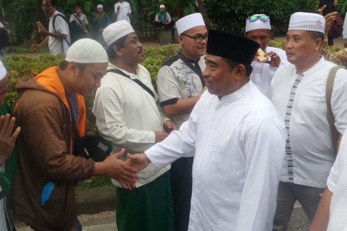 Plt Gubernur DKI Jakarta Sumarsono menemui sejumlah peserta aksi 313 di Jalan Medan Merdeka Selatan, Jumat (31/3/2017)
