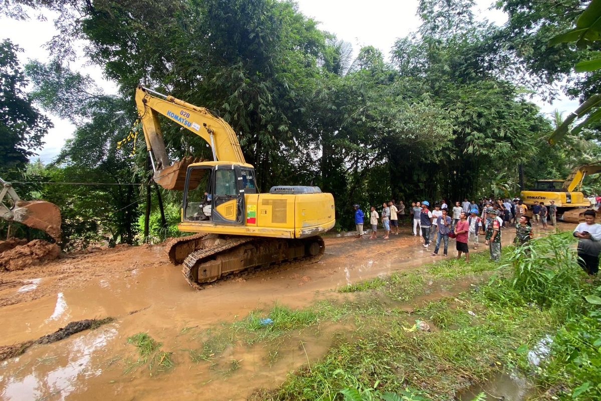 Kondisi terkini jalan Pariaman-Malalak pada Sabtu (9/3/2024) pukul 00.38 WIB sudah bisa dilalui dan berfungsi dengan baik sehingga dapat digunakan sebagai jalur evakuasi serta penyaluran logistik. PT Hutama Karya (Persero) menurunkan alat berat pada Jumat (8/3/2024).