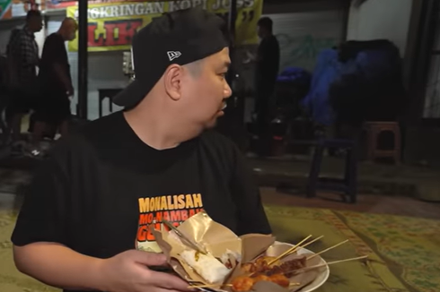 Ada Kecoak Saat Asik Review Makanan, Nex Carlos: Random Banget Dia Terbangnya