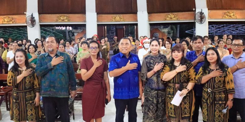 Bupati Jembrana rayakan Natal di Gereja Kristen Protestan Bali (GKPB) Pniel Blimbingsari, Melaya, Selasa (6/12/2023).
