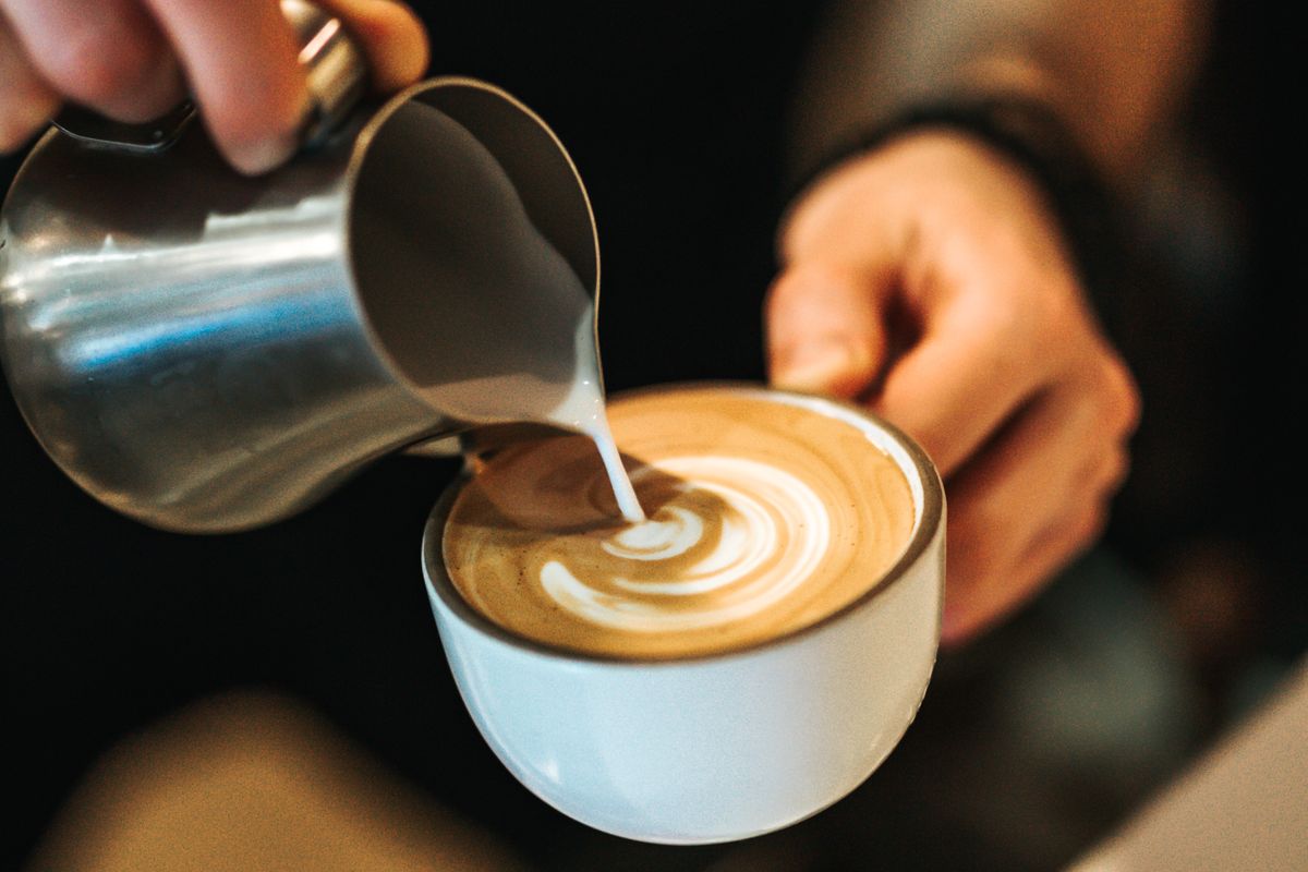 Cappuccino lahir di Itali dan berkembang pesat seiring perkembangan mesin espresso