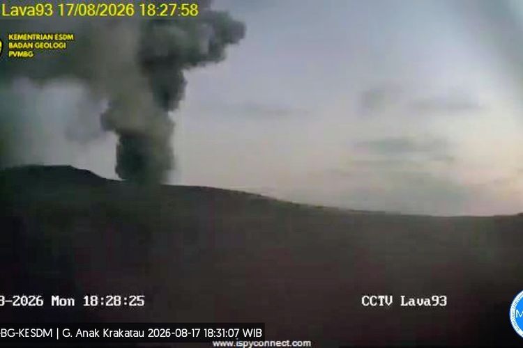 Gunung Anak Krakatau 51 Kali Erupsi, Petugas: Tak Ada Kaitan dengan Gempa NTT dan Cincin Api