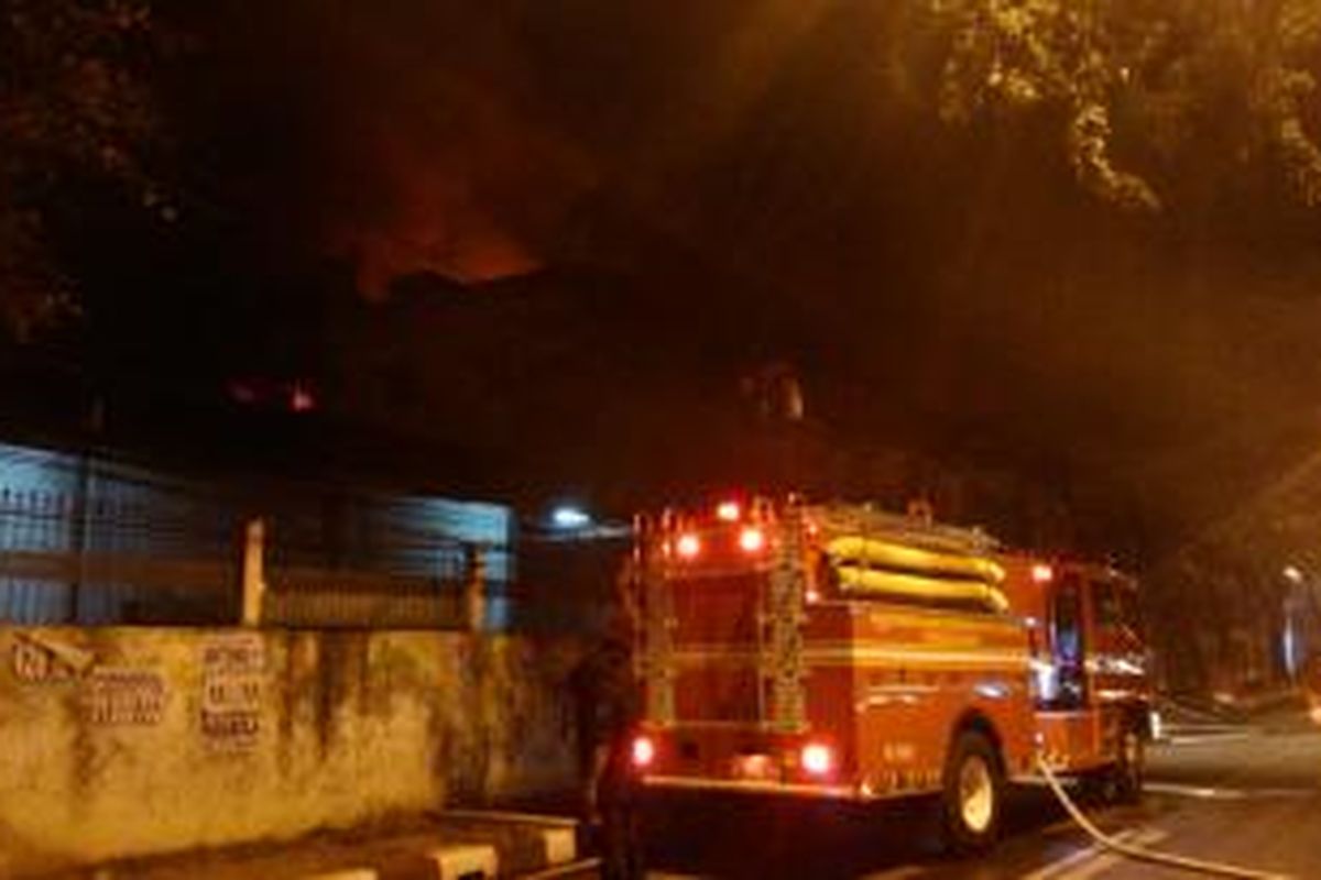 Kebakaran gudang di Jalan Sunter Agung 1, RT 14/08, Kelurahan Sunter Agung, Tanjung Priok, Jakarta Utara, Kamis (18/6/2015) malam.