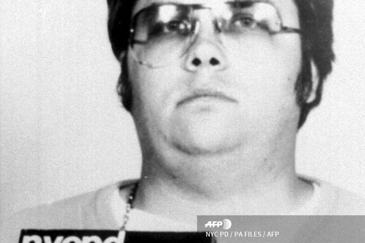 Foto dari Kepolisian New York ini menunjukkan wajah pembunuh musisi legendaris John Lennon, Mark David Chapman, pada 9 Desember 1980.