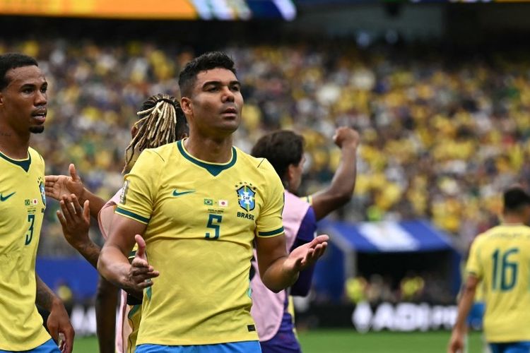 Dulu Rival di El Clasico, Casemiro Kini Siap Jadi 'Pelayan' Messi