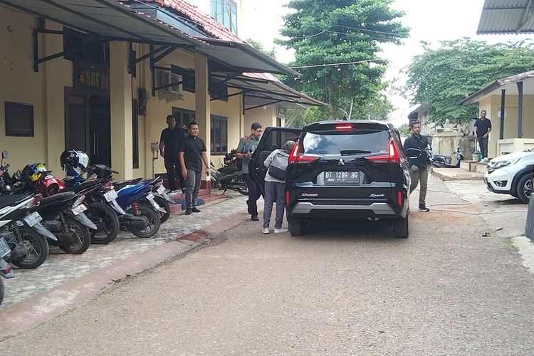 Tim LPSK mendatangi Satreskrim Polres Baubau. Kedatangan tim LPSK untuk koordinasi terkait kasus pencabulan dua anak dibawah umur dengan tersangka kakak tiri korban