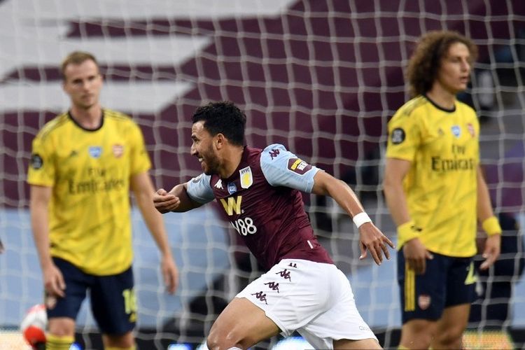 Trezeguet (tengah) merayakan gol pada laga Aston Villa vs Arsenal di Stadion Villa Park dalam lanjutan pekan ke-37 Premier League, kasta teratas Liga Inggris, Selasa 21 Juli 2020.