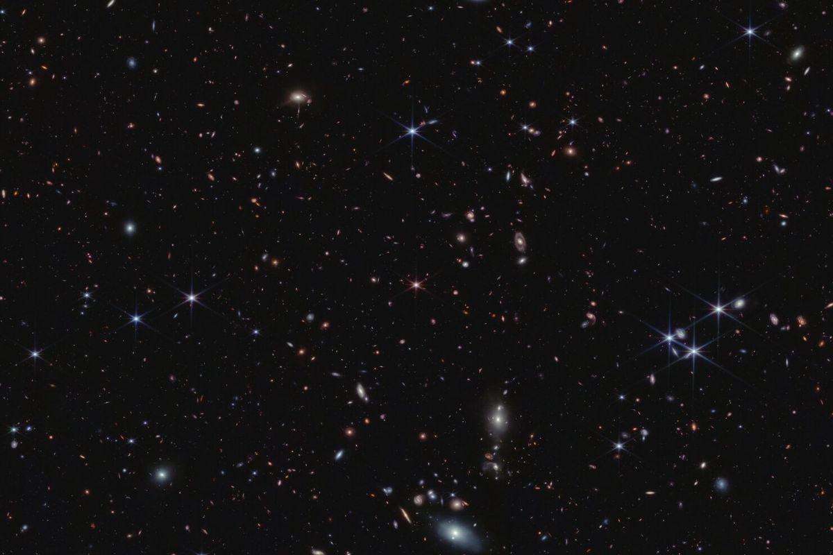 Dengan menganalisis data baru Teleskop Luar Angkasa James Webb NASA, tim yang dipimpin oleh Simon Lilly dari ETH Zürich di Swiss menemukan bukti bahwa galaksi yang ada 900 juta tahun setelah big bang mengionisasi gas di sekitar mereka, menyebabkannya menjadi transparan.