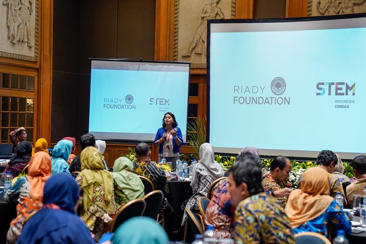 STEM Bukan Hanya soal Rumus, Riady Foundation Ajak Guru Ubah Cara Pikir
