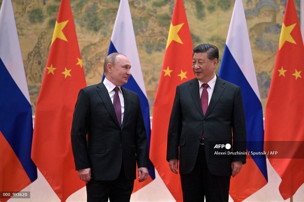 Russian President Vladimir Putin (L) and Chinese President Xi Jinping pose during their meeting in Beijing, on February 4, 2022. (Photo by Alexei Druzhinin / Sputnik / AFP)