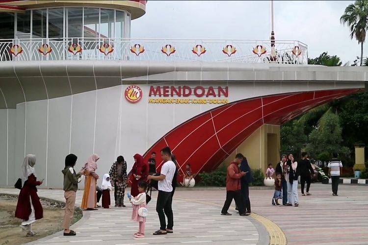 Kapal Mendoan (Mangan Enak Karo Dolan) jadi daya tarik wisata para pemudik Senin (15/4/2024)