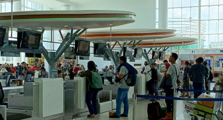 Puncak Arus Mudik di Bandara SAMS Sepinggan Dipenuhi Pekerja IKN