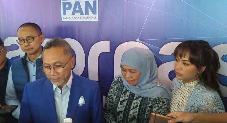Terima SK, Khofifah-Emil Dardak Resmi Didukung PAN di Pilkada Jatim 2024