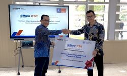 Siapkan Talenta Digital Unggul, Dahua Serahkan Bantuan Interactive Board ke FEB UGM