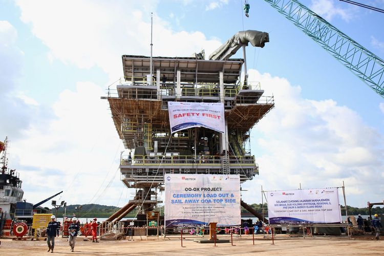 Anjungan OOA yang dikirim oleh PHE ONWJ dari Pulau Bintan ke pantai utara Jawa Barat melalui jalur laut pada Selasa (24/6/2025).