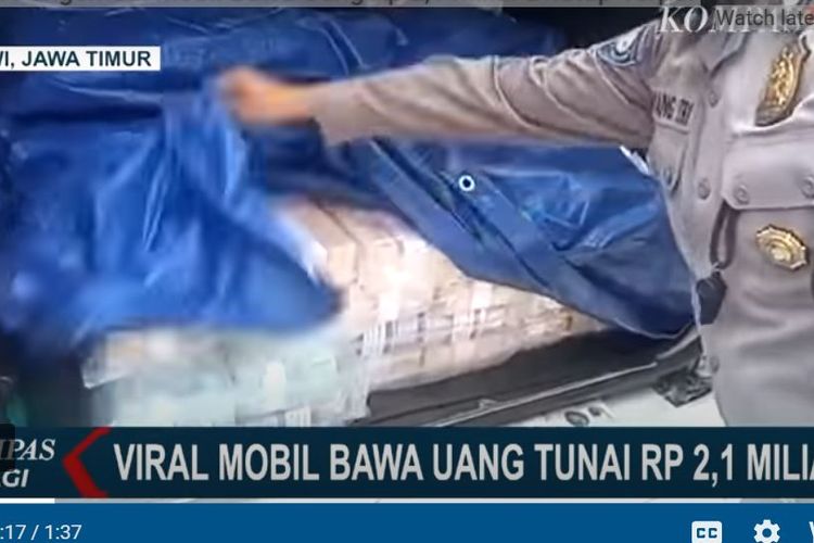 Viral polisi hentikan mobil yang mengangkut uang tunai Rp 2,1 miliar hanya ditutup terpal dan tanpa pengawalan aparat.