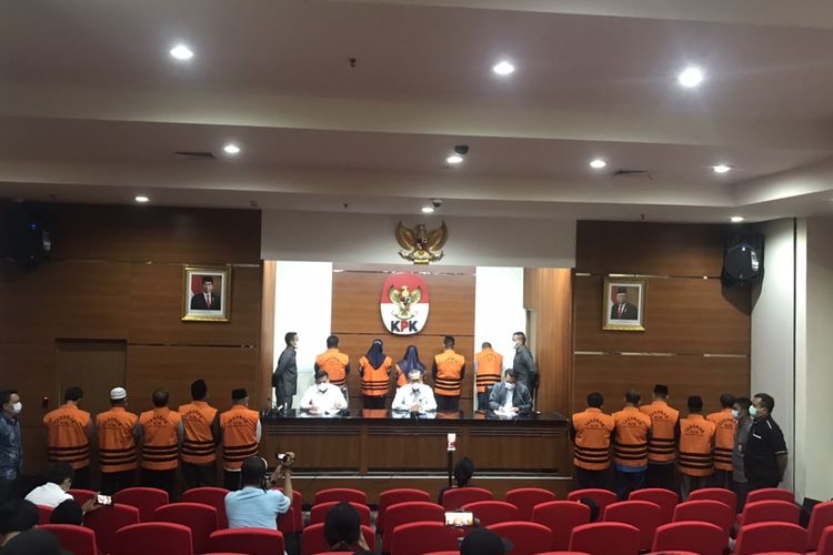 Komisi Pemberantasan Korupsi (KPK) menetapkan 15 orang yang yang terdiri dari anggota dan mantan anggota DPRD Muara Enim sebagai tersangka suap terkait pengadaan barang dan jasa di Dinas PUPR dan Pengesahan APBD di Kabupaten Muara Enim tahun 2019.