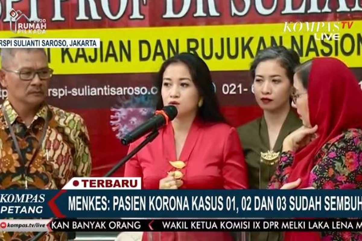 Ketiga pasien sembuh dari virus corona memberikan pernyataannya di RSPI Sulianti Saroso, Jakarta, Senin (16/3/2020)