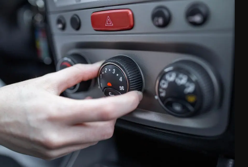 Bolehkah Menyalakan AC saat Panaskan Mesin Mobil?