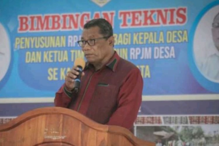 Foto: Bupati Lembata, Thomas Ola Langoday saat membuka kegiatan bimbingan teknis penyusunan RPJM Desa di Aula Ankara Lewoleba, Kabupaten Lembata, Sabtu (26/3/2022). 