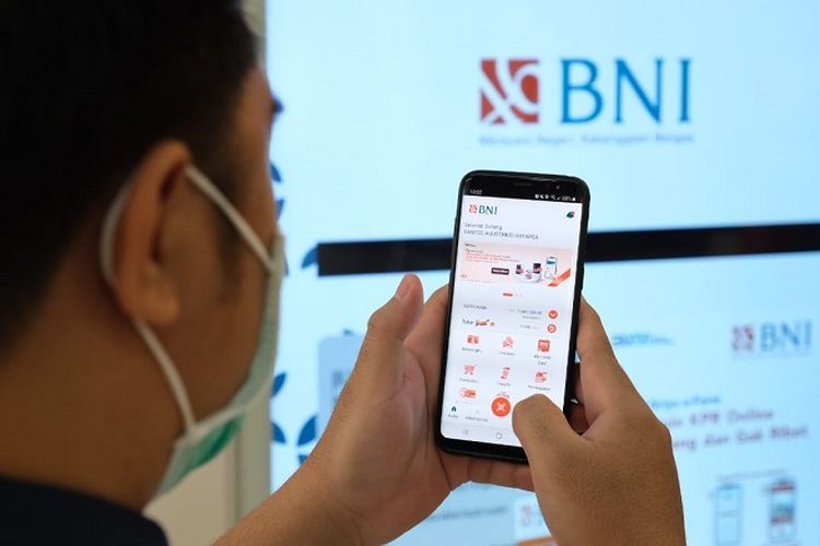 Ilustrasi penggunaan mobile banking BNI. Bagaimana cara daftar BNI Mobile Banking?