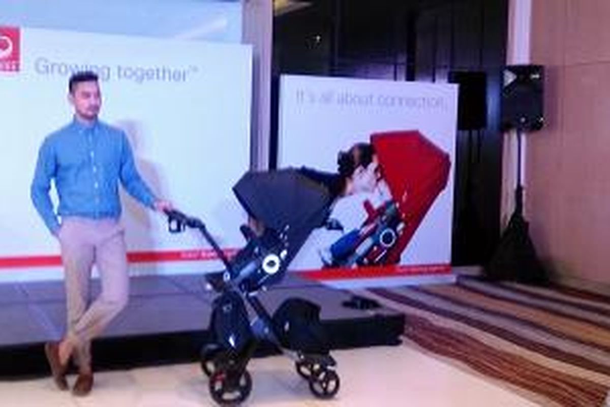 Kereta bayi True Black dari Stokke asal Norwegia yang tersedia di gerai Mothercare Indonesia.