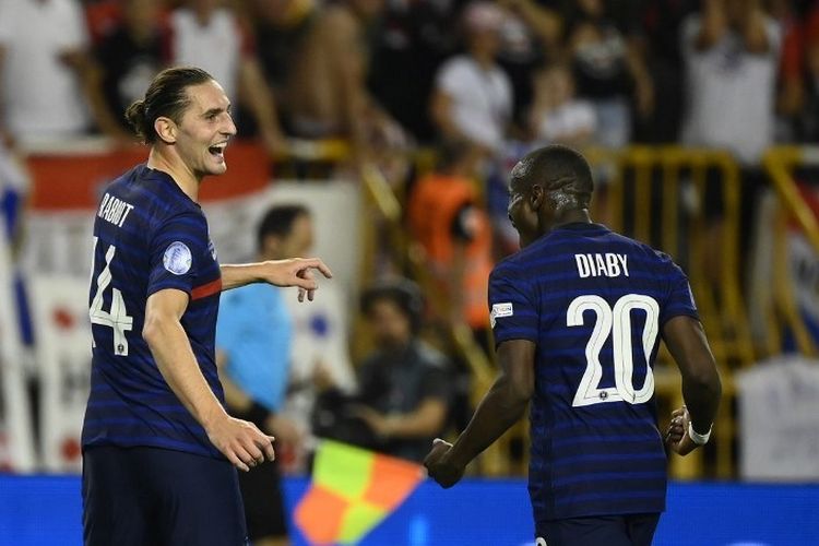 Selebrasi gelandang timnas Perancis, Adrien Rabiot, usai mencetak gol ke gawang Kroasia pada laga fase grup UEFA Nations League 2022-2023, Selasa (7/6/2022). Kini, Rabion dilaporkan sedang diincar oleh klub peserta Liga Inggris, Manchester United.