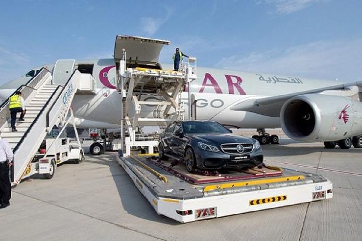 Qatar Airways menyediakan kargo khusus untuk mengangkut mobil-mobil mewah milik warga dari sejumlah negara Arab ke London.