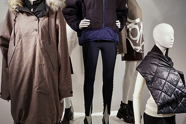 Koleksi musim dingin untuk wanita.