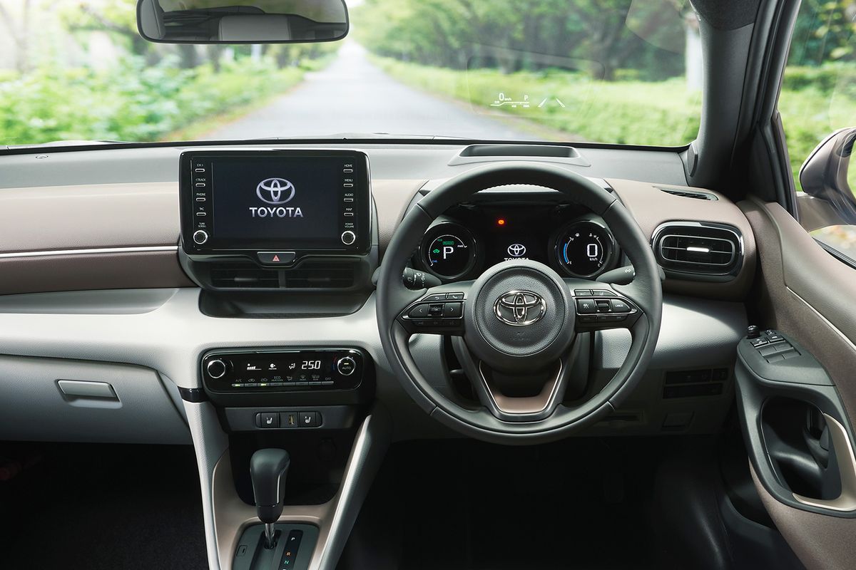 Desain interior bagian dasbor dari Toyota Yaris generasi keempat