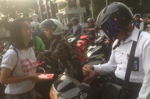 Kaum Millenial Semarang Ajak Pengendara Jalanan Tak Golput