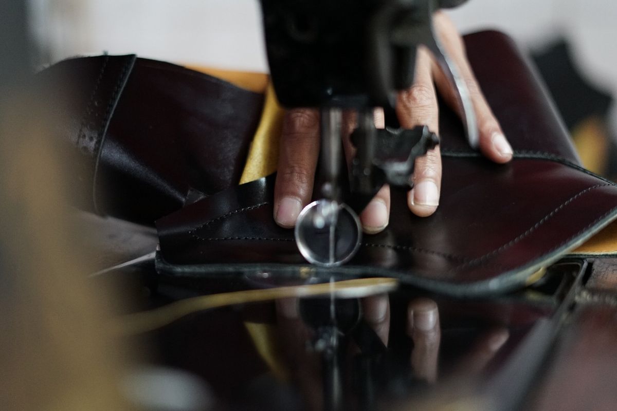 Proses pembuatan sepatu Junkard.