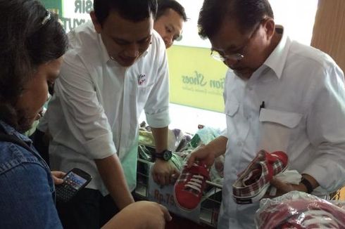 JK Pamerkan Sepatu Cibaduyut kepada PM Malaysia