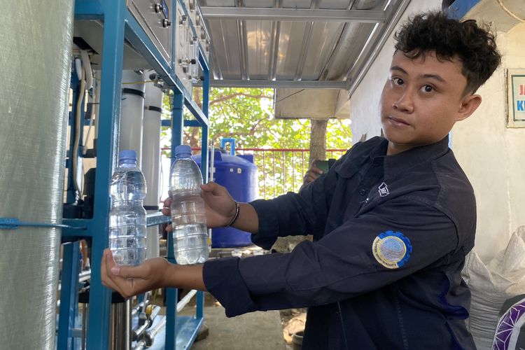 Dengar Keluhan Pengurus Pantai, 2 Mahasiswa Polindra Indramayu Ciptakan Mesin Penjernih Air Payau