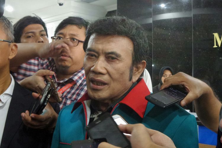 Ketua Umum Partai Islam Damai Aman (IDAMAN) Rhoma Irama saat mengajukan gugatan uji materi UU Pemilu 2019 ke Mahkamah Konstitusi (MK) pada, Rabu (9/8/2017).