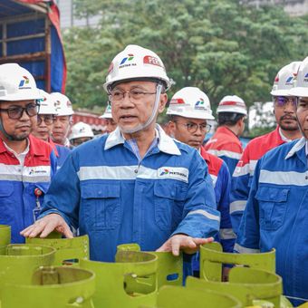 Menteri Perdagangan (Mendag) Zulkifli Hasan melakukan kunjungan kerja ke stasiun pengisian bulk elpiji (SPBE) di Tanjung Priok untuk memastikan liquefied petroleum gas (LPG) 3 kilogram (kg) yang disalurkan ke masyarakat sesuai takaran. 