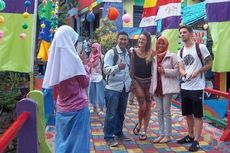 Turis Inggris Ini Terpesona dengan Kampung Pelangi di Semarang