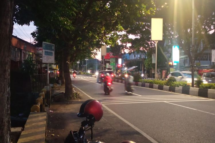 Kondisi tempat kejadian perkara penembakan oleh orang tak dikenal di Jalan Ahmad Yani, Kota Malang, Jawa Timur pada Minggu (20/2/2022). 