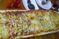 Ada Pizza Terpanjang Aneka Rasa di Kuta Bali