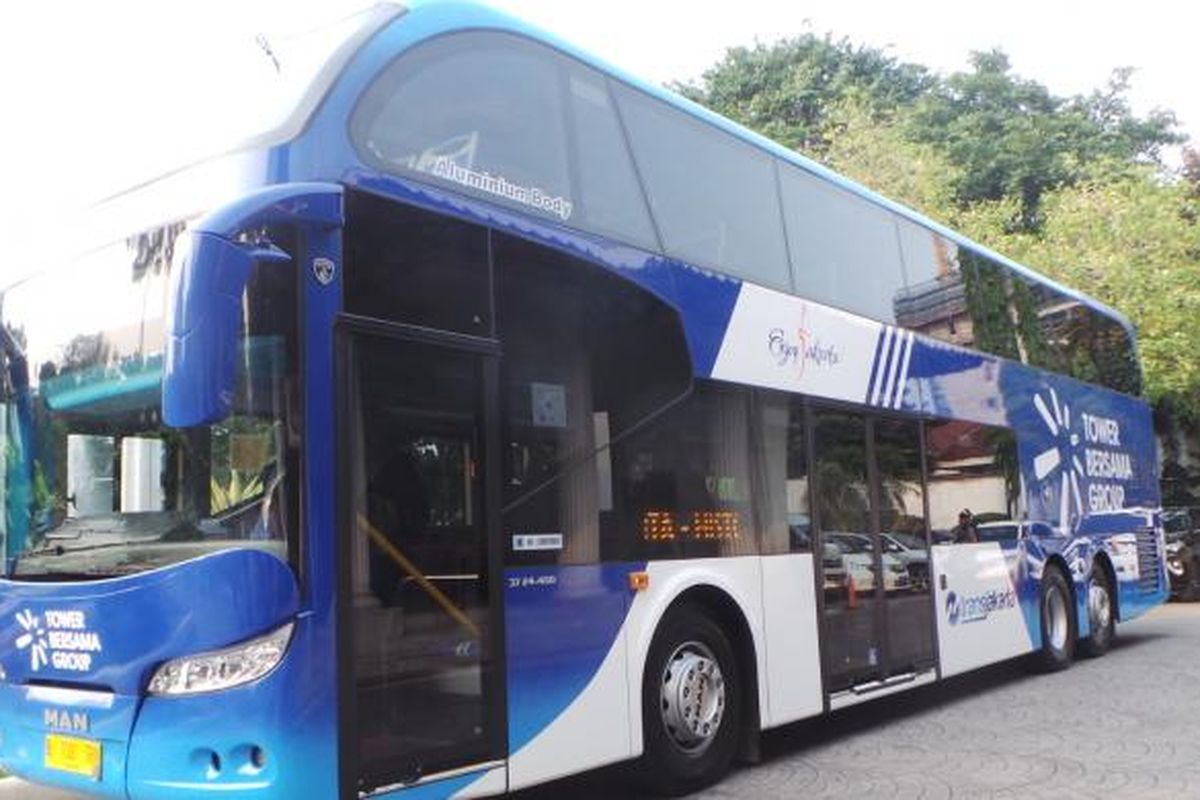 Sebuah bus tingkat wisata dari PT Tower Bersama Infrastructure Tbk kepada Pemprov DKI Jakarta, Jumat (20/5/2016).