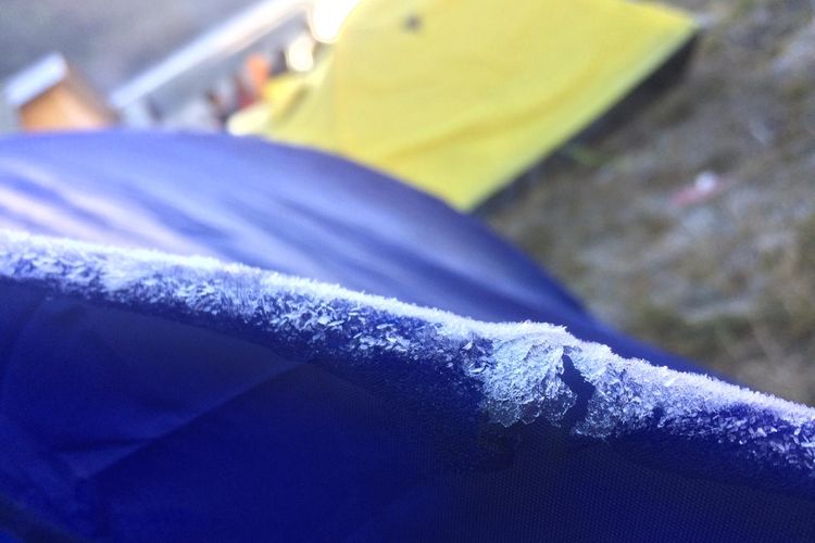 Frost atau embun beku di tenda pendaki menuju Puncak Gunung Semeru. 