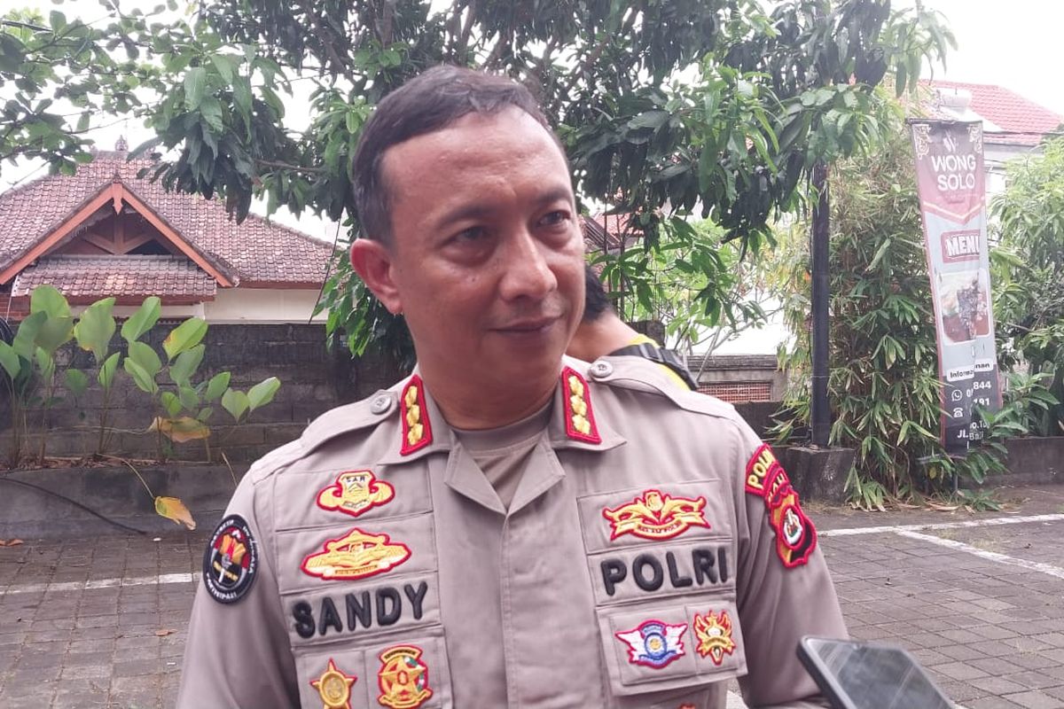 Kepala Bidang Humas Polda Bali Kombes Pol Ariasandy.  Sebuah video yang memperlihatkan seorang pengendara sepeda motor gede (moge) mengenakan jaket dinas polisi lalu lintas (Polantas) Polri saat touring di Bali, viral di media sosial.