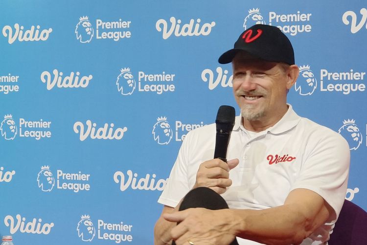 Legenda Manchester United, Peter Schmeichel, berbicara kepada media termasuk Kompas.com dalam sesi roundtable interview di Jakarta pada Sabtu (5/8/2023).