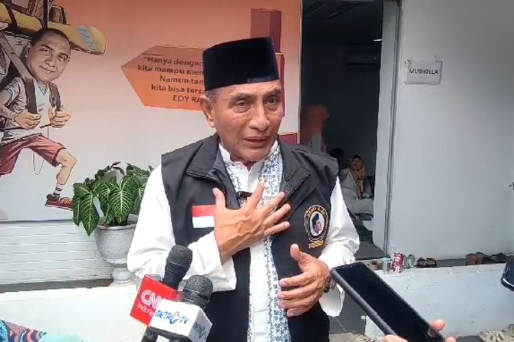 Edy Rahmayadi saat menjawab pertanyaan wartawan di Jalan Sudirman, Kota Medan, Jum'at (28/6/2024)