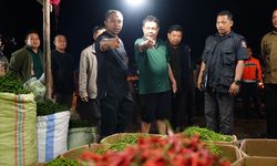 Gubri Abdul Wahid Dengarkan Aspirasi Pedagang Pasar Induk Pekanbaru