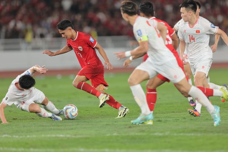 Gelandang Timnas Indonesia, Marselino Ferdinan, beraksi pada kemenangan 1-0 Garuda atas Vietnam di laga Ronde Kedua Kualifikasi Piala Dunia 2026 di SUGBK pada Kamis (21/3/2024).