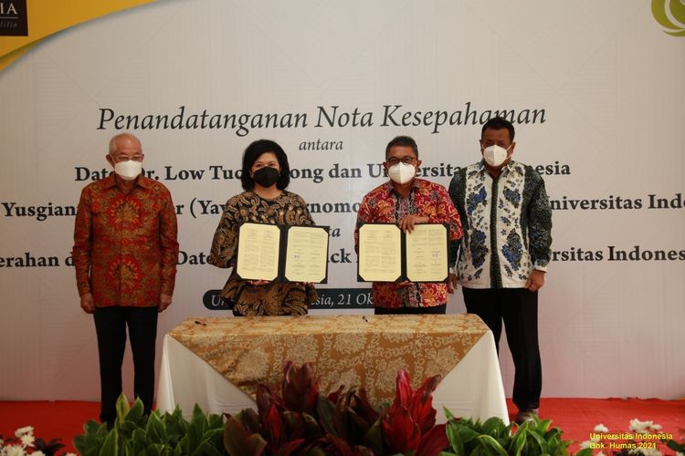 Universitas Indonesia menerima donasi Rp 50 miliar untuk beasiswa dari Dato Low Tuck Kwong, pengusaha kelahiran Singapura pendiri Bayan Resources, perusahaan batubara di Indonesia.