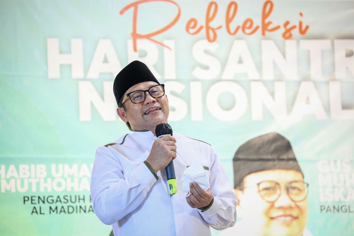 Wakil Ketua Dewan Perwakilan Rakyat (DPR) Koordinator Bidang Kesejahteraan Rakyat (Korkesra) Abdul Muhaimin Iskandar (Gus Muhaimin) saat menghadiri peringatan Hari Santri Nasional (HSN) 2021 di kediaman Pengasuh Pondok Pesantren (Ponpes) Al Madina Gunungpati Semarang, Habib Umar Muthahar, Rabu (20/10/2021).