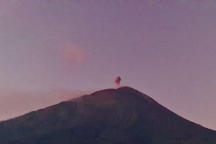 Gunung Ile Lewotolok Meletus 31 Kali Disertai Lontaran Pijar