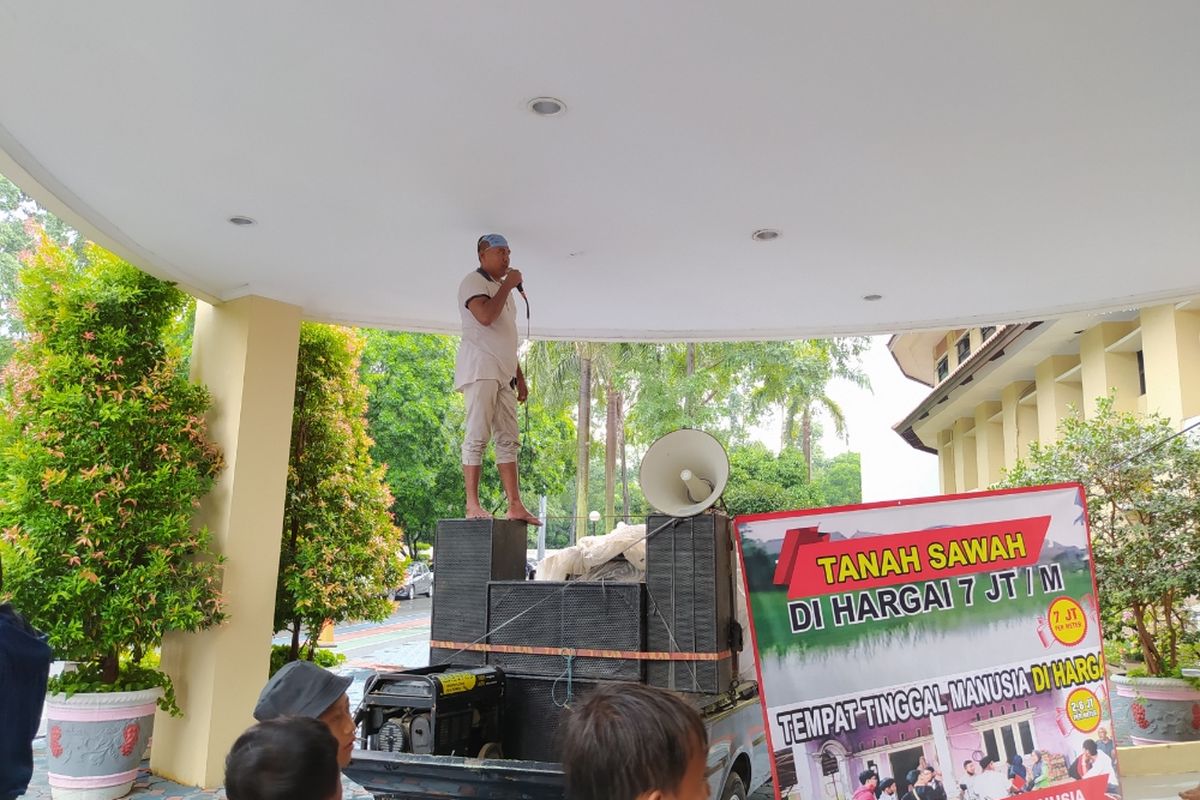 Unjuk rasa oleh Warga Benda yang sempat berlangsung di salah satu lobby Puspemkot Tangerang, Selasa (16/12/2020) siang.